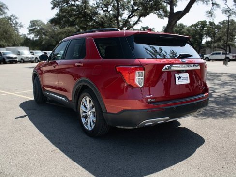 Used 2020 Ford Explorer XLT w/ Equipment Group 202A image 3