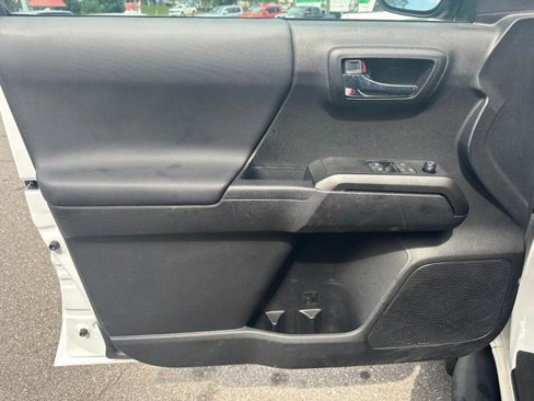 Used 2022 Toyota Tacoma TRD Sport w/ TRD Premium Sport Package image 10