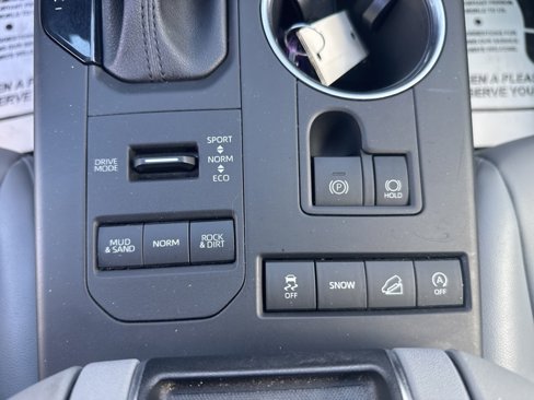 Used 2021 Toyota Highlander XLE image 14