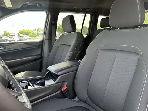 Used 2024 Jeep Grand Cherokee Laredo X w/ Luxury Tech Group I image 10