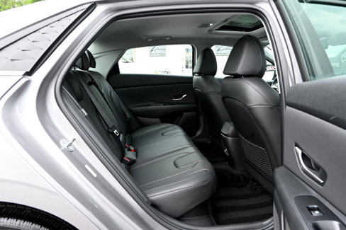 Used 2024 Hyundai Elantra Limited image 35