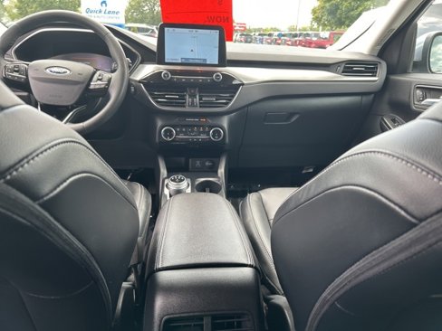 Used 2022 Ford Escape Titanium image 13
