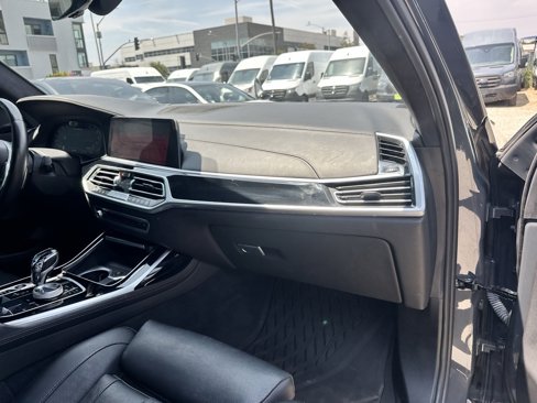 Used 2022 BMW X7 M50i image 9