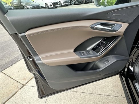 New 2025 Audi Q6 e-tron Prestige image 8
