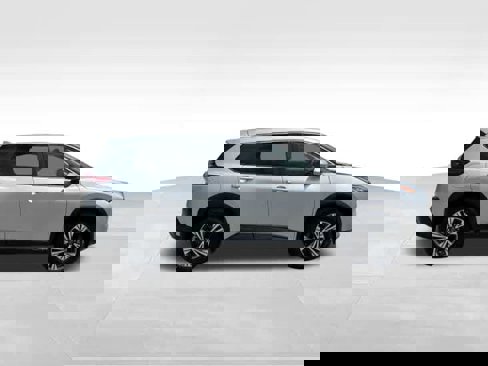 Used 2023 Nissan Rogue SV image 2