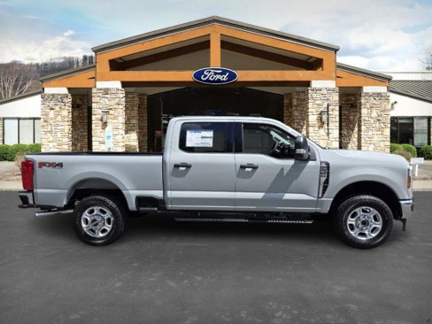 New 2025 Ford F250 XLT w/ FX4 Off-Road Package image 4