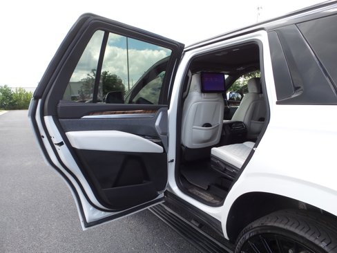 Used 2025 Cadillac Escalade Sport Platinum image 39