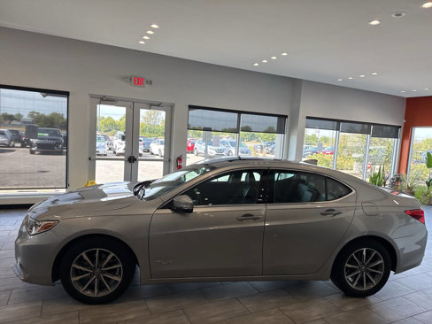Used 2019 Acura TLX image 9