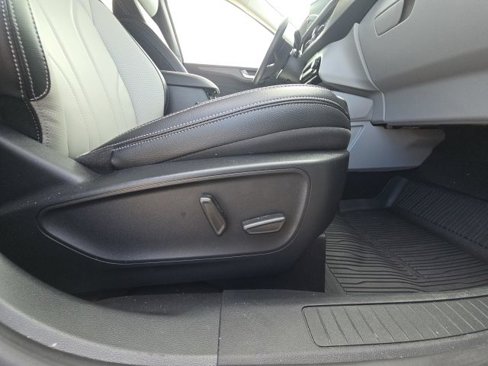 Used 2025 Ford Escape Platinum w/ Premium Technology Package image 19