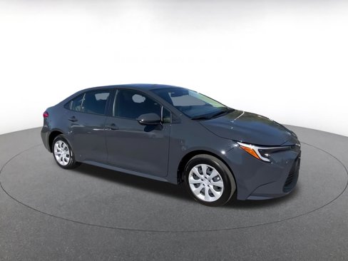 Used 2025 Toyota Corolla Hybrid Sedan image 2