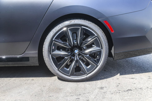 New 2026 BMW 760i xDrive w/ Premium Package image 8