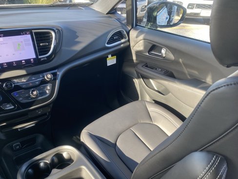 New 2026 Chrysler Voyager LX image 35