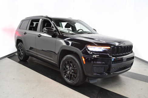 Used 2024 Jeep Grand Cherokee L Laredo image 2