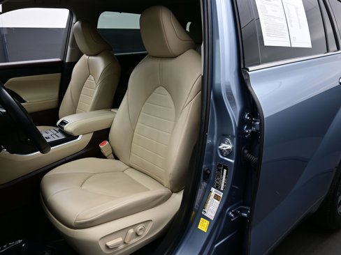 Used 2022 Toyota Highlander XLE image 12