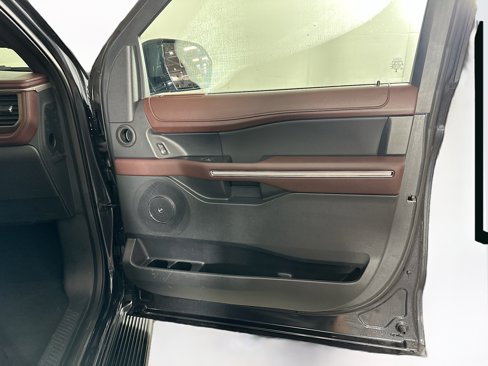 Used 2024 Ford Expedition Limited image 35