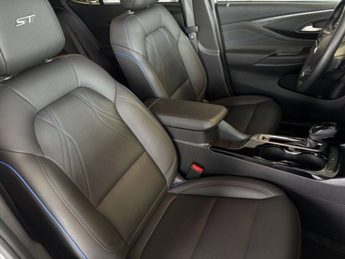 Used 2025 Buick Envista Sport Touring image 35