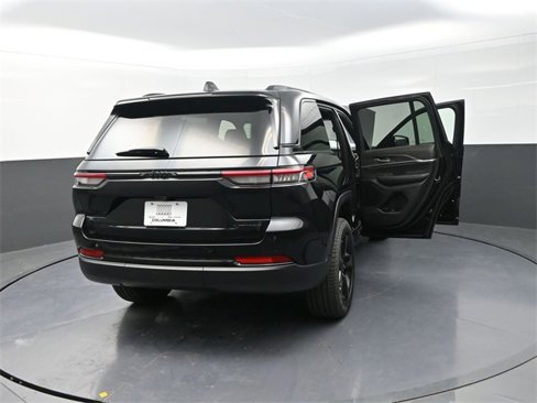 New 2025 Jeep Grand Cherokee Limited w/ Black Appearance Package image 30