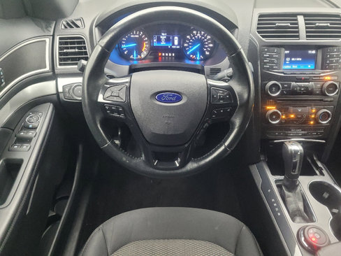 Used 2017 Ford Explorer XLT image 22