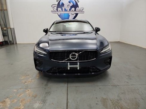 Used 2024 Volvo S60 B5 Core image 12