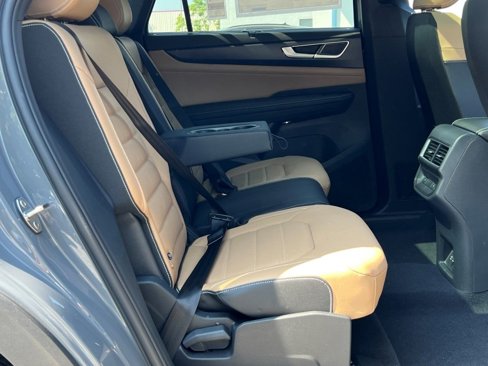 New 2025 Volkswagen Atlas Cross Sport SEL R-Line image 9