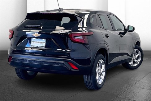 Used 2024 Chevrolet Trax LS w/ LS Convenience Package image 12