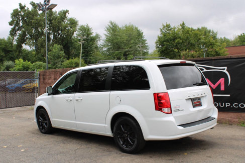 Used 2020 Dodge Grand Caravan SE image 3