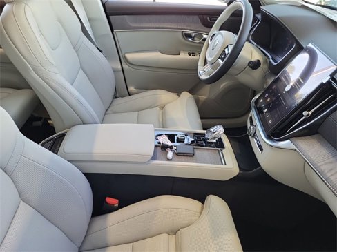 New 2026 Volvo XC90 T8 Ultra image 17