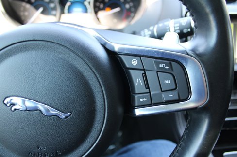 Used 2020 Jaguar F-PACE S image 27