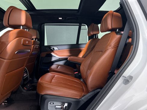 New 2026 BMW X7 M60i image 14