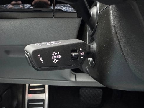 Used 2024 Audi Q8 e-tron Prestige image 18