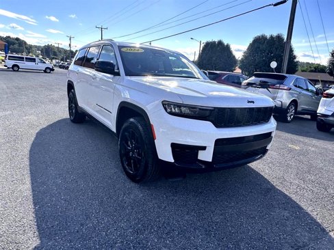 Used 2024 Jeep Grand Cherokee L Laredo image 3