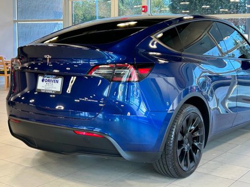 Used 2023 Tesla Model Y Long Range image 11
