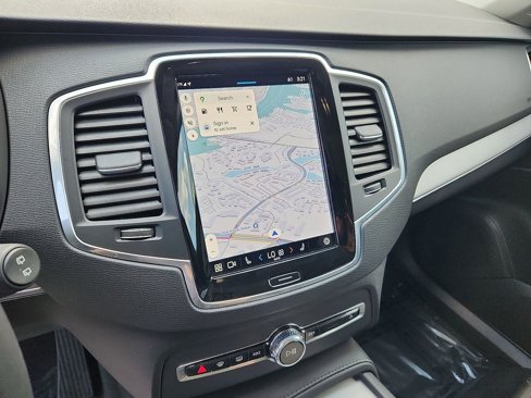 Certified 2025 Volvo XC90 B5 Core image 16