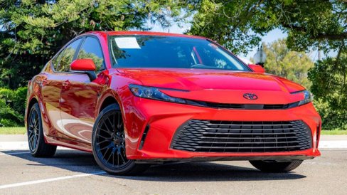 Used 2025 Toyota Camry LE image 10