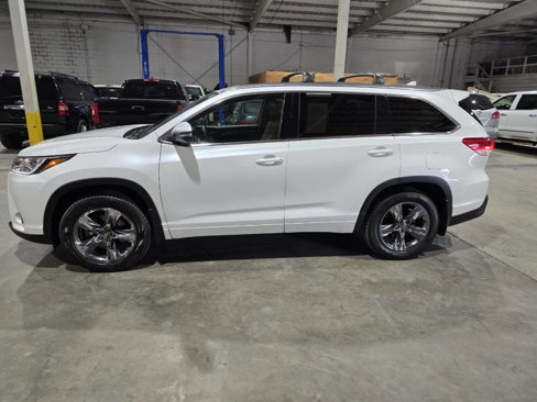 Used 2018 Toyota Highlander AWD V6 image 5