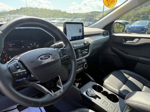 Certified 2022 Ford Escape SEL image 3