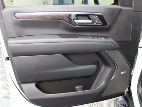 Used 2025 Chevrolet Suburban Z71 image 68