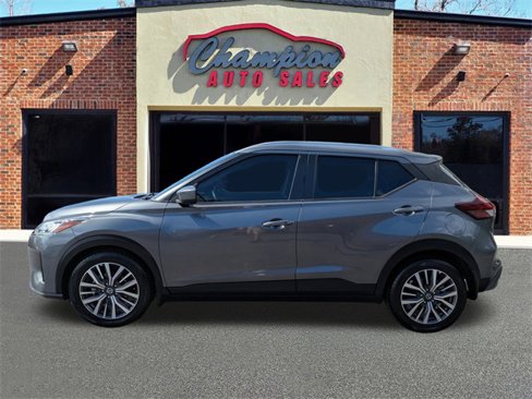 Used 2021 Nissan Kicks SV image 8