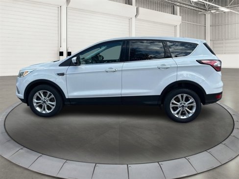 Used 2017 Ford Escape SE image 1