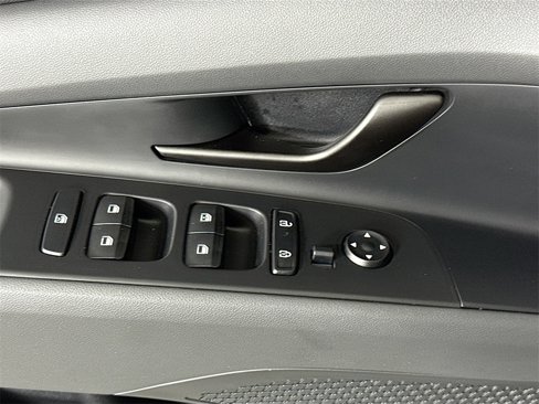 Certified 2025 Hyundai Elantra Sport image 22