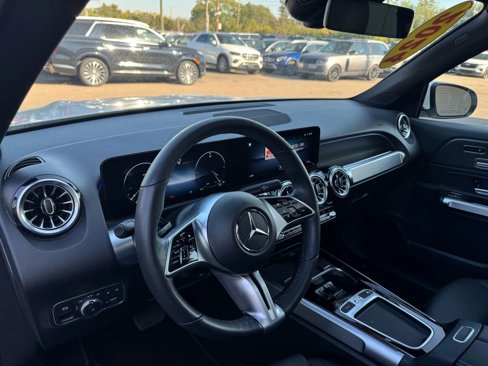 Used 2024 Mercedes-Benz GLB 250 4MATIC w/ Exclusive Package image 13