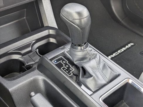 Used 2018 Toyota Tacoma SR image 11
