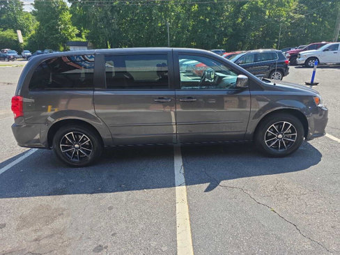 Used 2016 Dodge Grand Caravan SE image 6