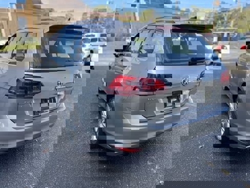 Used 2016 Volkswagen Golf Limited Edition image 6