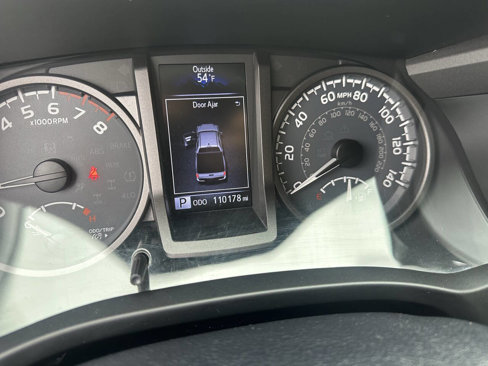Used 2017 Toyota Tacoma TRD Sport image 25