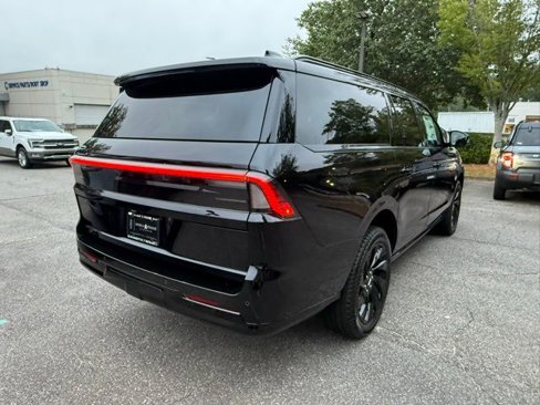 New 2025 Lincoln Navigator L Reserve image 16