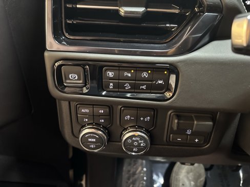 New 2026 GMC Yukon AT4 Ultimate w/ LPO, Floor Liner Package image 13