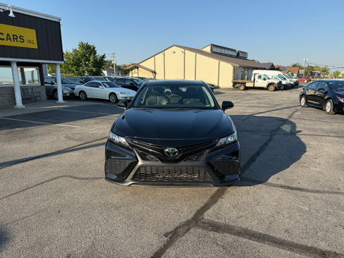Used 2024 Toyota Camry SE image 3