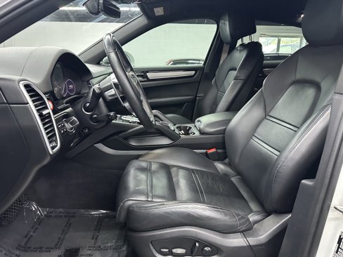 Used 2023 Porsche Cayenne Coupe image 20
