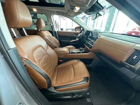 Used 2023 Nissan Pathfinder Platinum w/ Black Appearance Package image 48